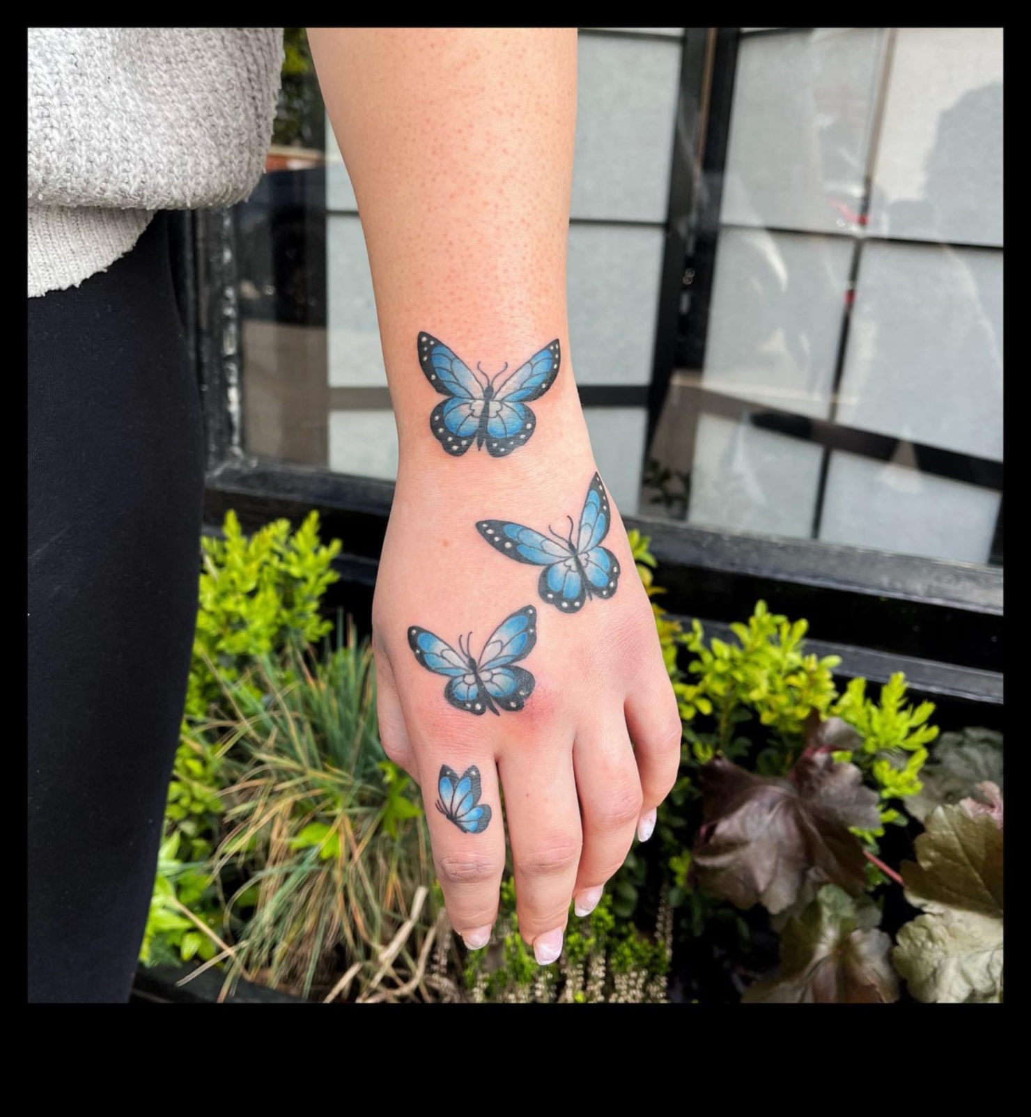 Șoapte de cerneală: secrete dezvăluite pe mâinile tale artistice unice