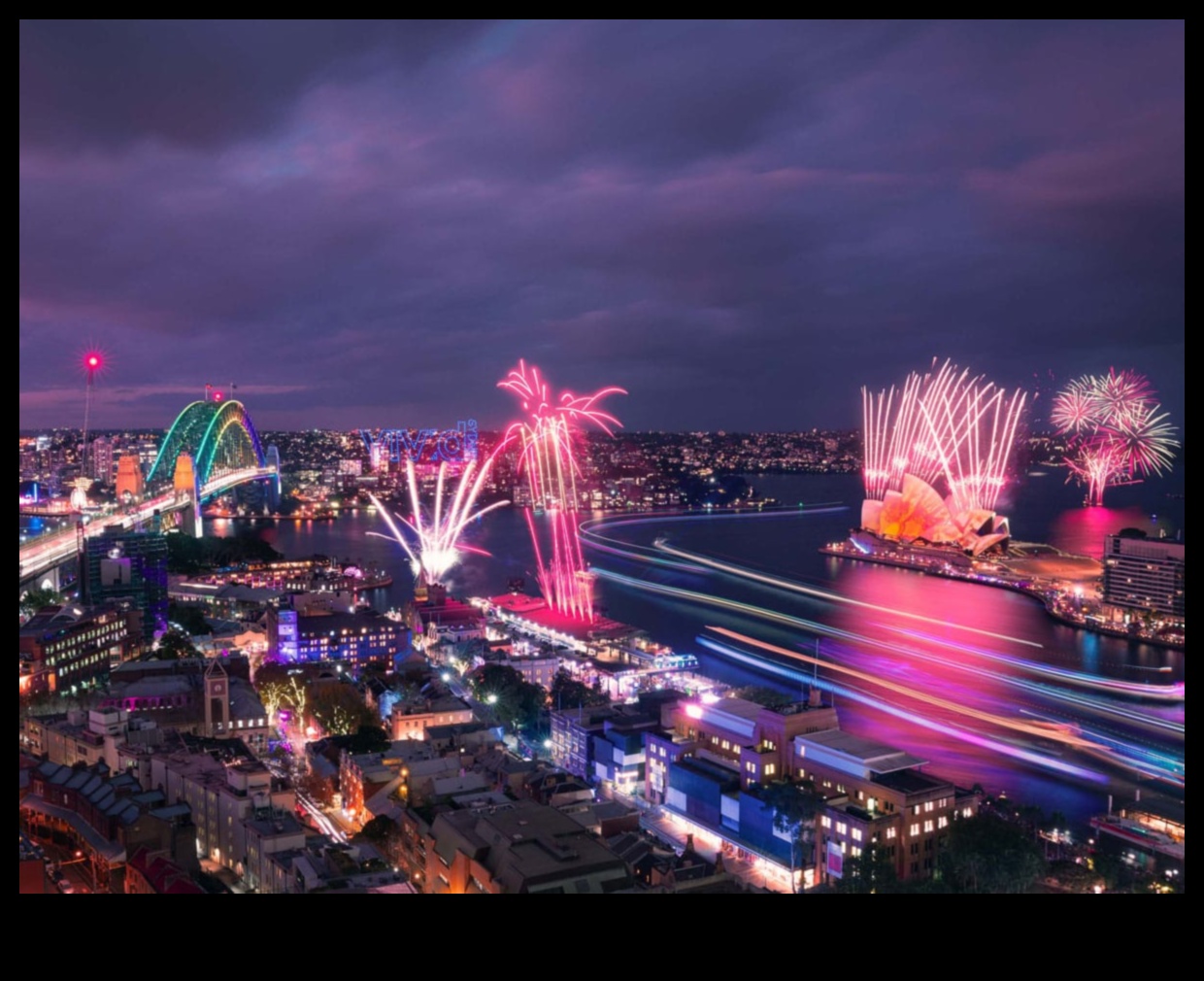 Nopți cu neon O sărbătoare a nuanțelor vii în moda de seară 4 Nopți cu neon: nuanțe vibrante luminează moda de seară