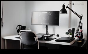 Elemente esențiale pentru biroul mobil: accesorii pentru productivitate în deplasare