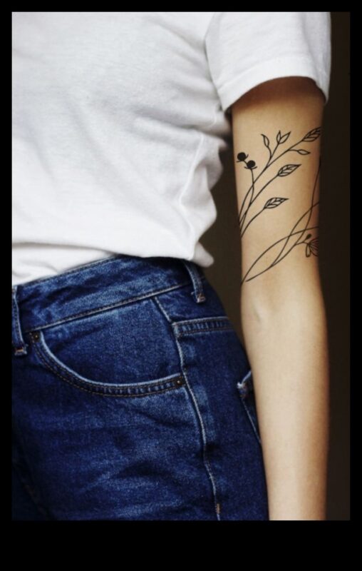 Povești sculptate: Dezvăluirea eleganței artei tatuajelor de braț