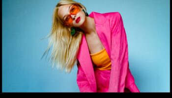 Vibe vii: injectează culoare în garderoba ta cu îmbrăcăminte elegantă